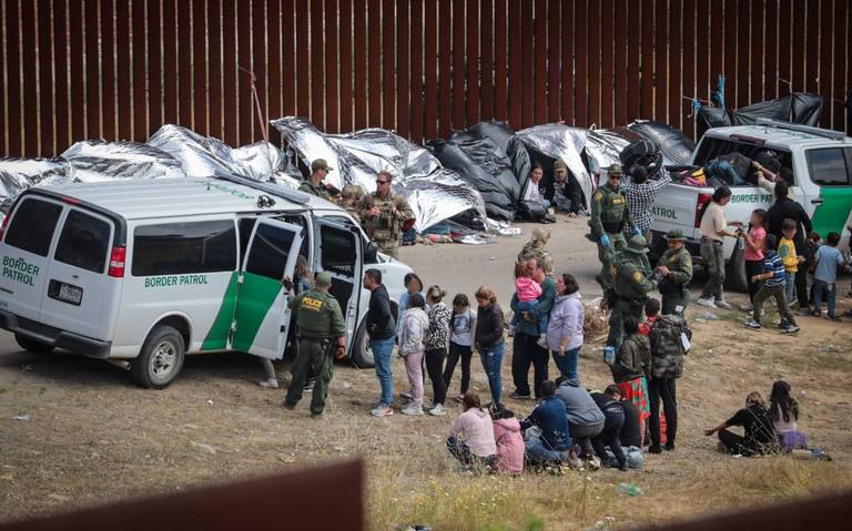 Aumenta cruces masivos de migrantes en Playas de Tijuana; usan dispositivos “hechizos” para llevar a bebés