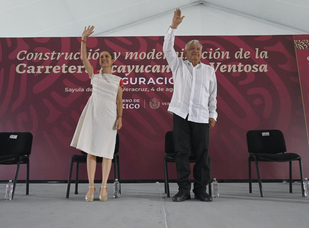 AMLO anuncia fin de la gira de transición con Claudia Sheinbaum