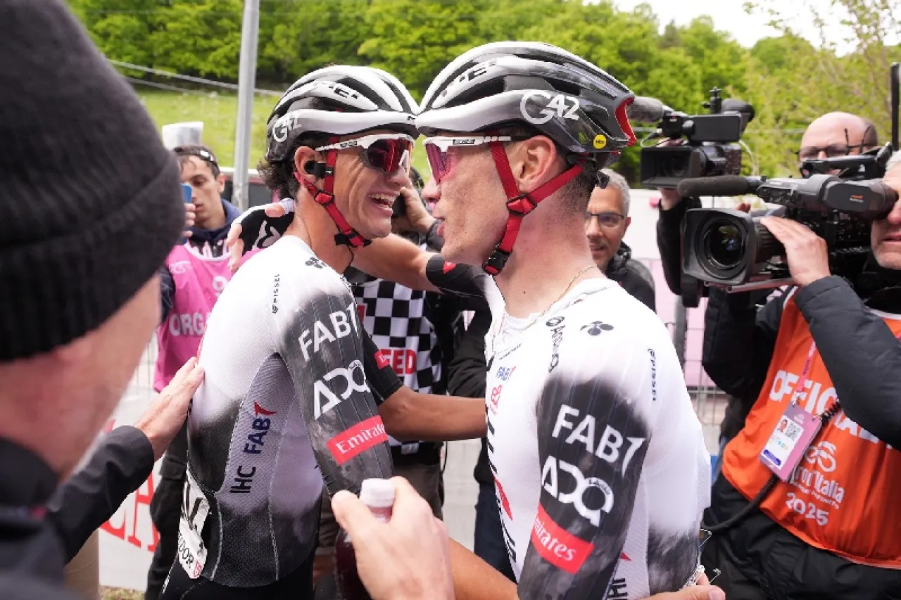 “Escolta” mexicano Isaac Del Toro a ganador en 7ma etapa del Giro D’Italia